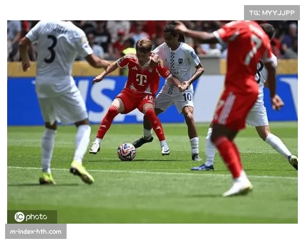 德甲焦点战：拜仁小将伦纳特·卡尔首次首发表现出色赢得满堂彩