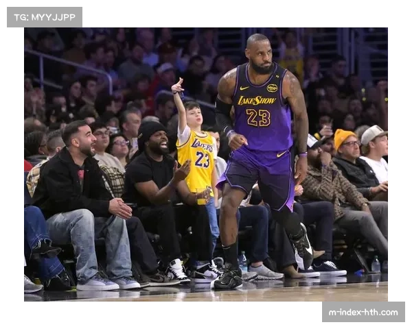 湖人客场28分大胜勇士终结三连败 詹姆斯命中湖人生涯第1000记三分